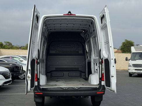 Used 2023 Mercedes-Benz Sprinter 2500 image 14