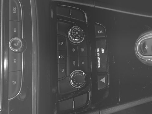 Used 2020 Buick Encore Preferred image 16