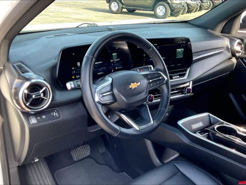 Used 2025 Chevrolet Equinox LT w/ Convenience Package II image 16