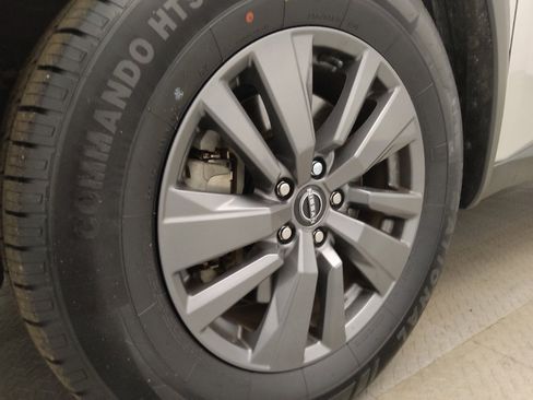 Used 2023 Nissan Pathfinder S image 31