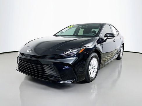 Used 2025 Toyota Camry LE w/ Convenience Package FWD image 6