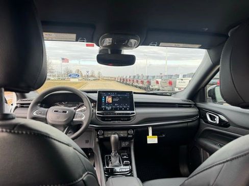 New 2026 Jeep Compass Latitude image 22