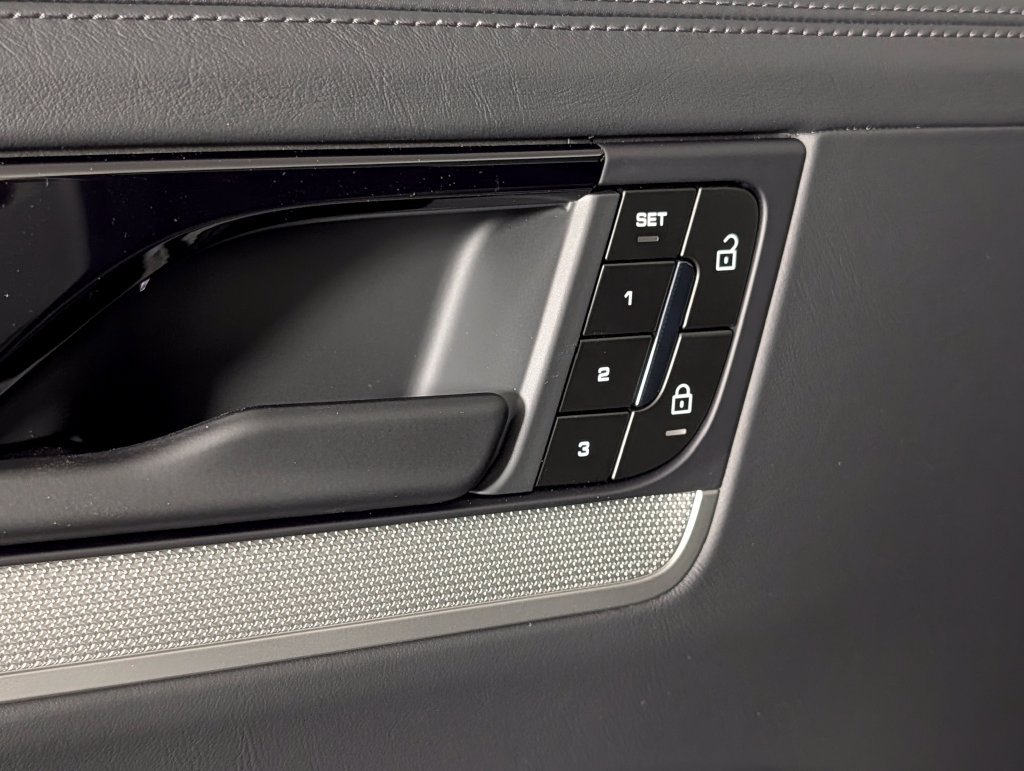 New 2026 Porsche Cayenne Coupe AWD/4WD image 26