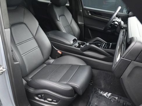 Certified 2025 Porsche Cayenne GTS image 11