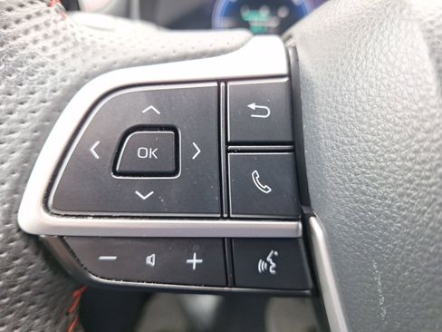 Used 2025 Toyota Sienna XSE image 22