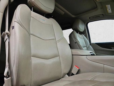Used 2019 Cadillac Escalade Premium Luxury image 19