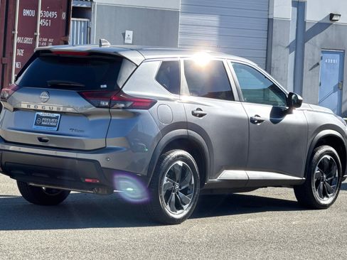 Certified 2024 Nissan Rogue SV image 4