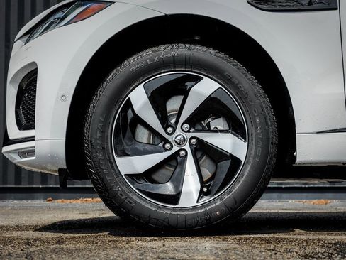 New 2026 Jaguar F-PACE R-Dynamic S image 4