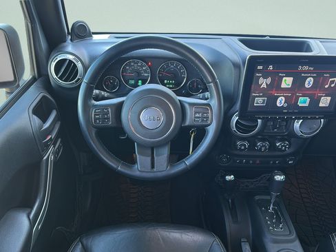 Used 2013 Jeep Wrangler Unlimited Sahara w/ Connectivity Group AWD/4WD image 10