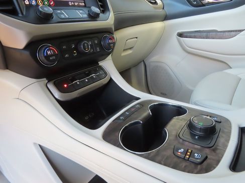 Used 2023 GMC Acadia Denali w/ Denali Ultimate Package image 23