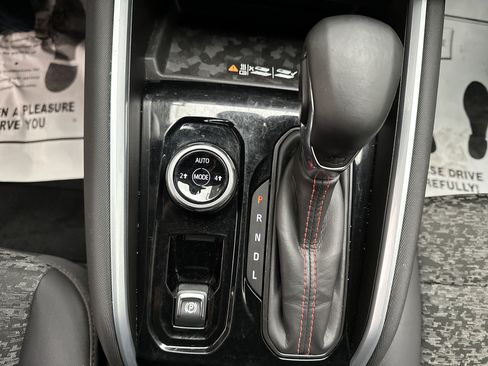 Used 2025 Chevrolet Colorado Z71 AWD/4WD image 38