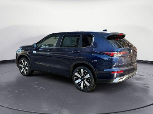 New 2026 Mitsubishi Outlander SE image 3