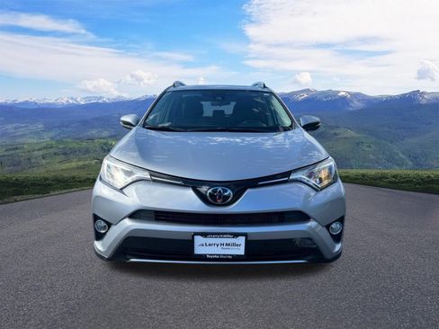 Used 2018 Toyota RAV4 XLE AWD/4WD image 9