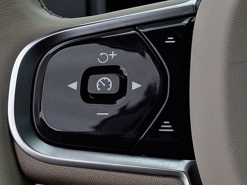 Used 2023 Volvo XC90 B6 Ultimate w/ Protection Package Premier image 22