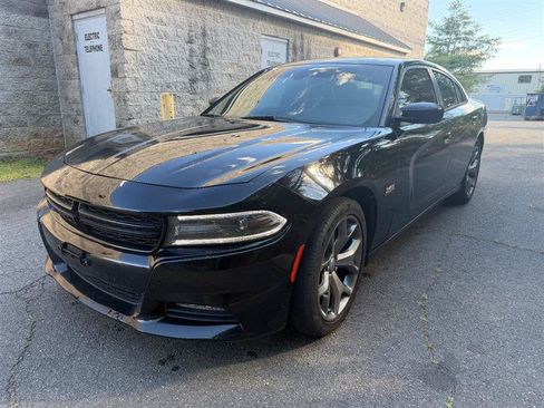 Used 2016 Dodge Charger R/T w/ Plus Group RWD image 2