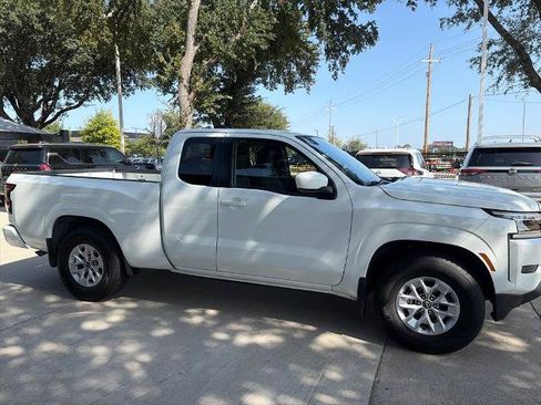 Certified 2024 Nissan Frontier SV RWD image 17