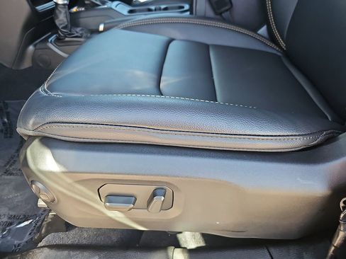 New 2025 Jeep Gladiator Willys image 28