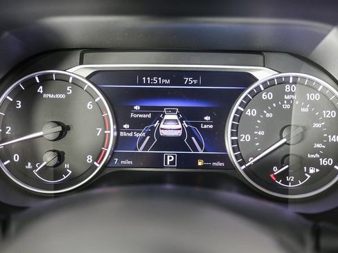 Used 2025 Nissan Sentra SV w/ SV Premium Package image 23