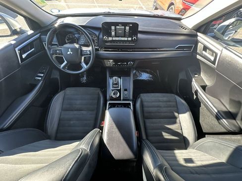 Used 2024 Mitsubishi Outlander SE image 18