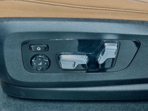 Used 2023 BMW X7 xDrive40i w/ M Sport Package AWD/4WD image 23