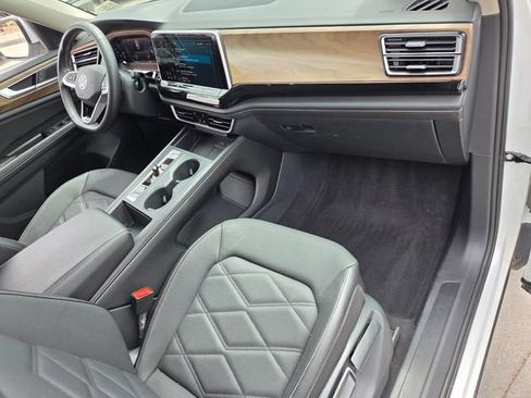 Used 2024 Volkswagen Atlas SE FWD image 17