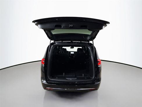 New 2026 Chrysler Pacifica Select image 29