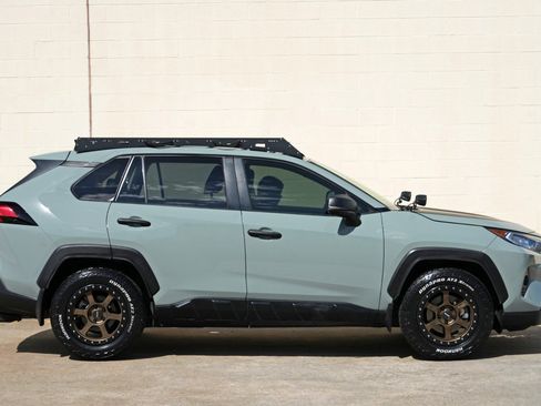 Used 2021 Toyota RAV4 XLE AWD/4WD image 47
