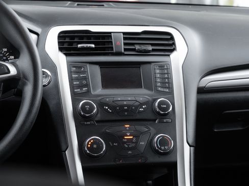 Used 2017 Ford Fusion SE image 12