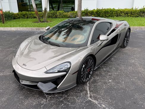 Used 2017 McLaren 570S RWD image 9