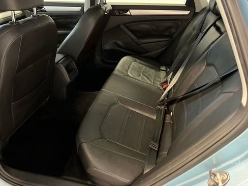 Used 2012 Volkswagen Passat 2.5 SE FWD image 16