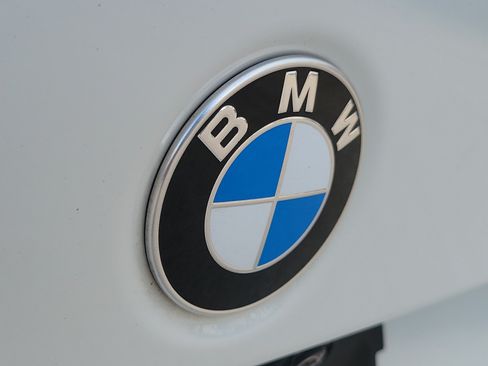 Used 2023 BMW 330i Sedan w/ M Sport Package RWD image 10