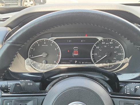 Used 2025 Nissan Pathfinder SL AWD/4WD image 22