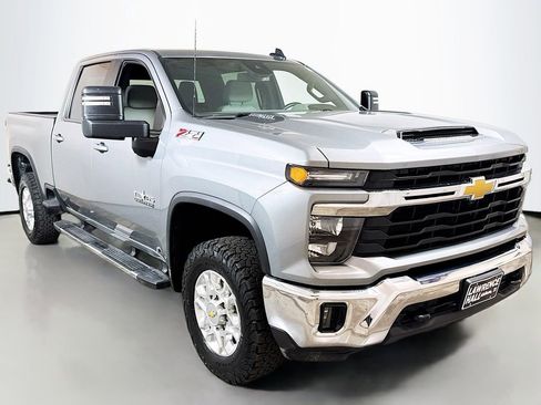 Used 2024 Chevrolet Silverado 2500 LT w/ Texas Edition AWD/4WD image 3