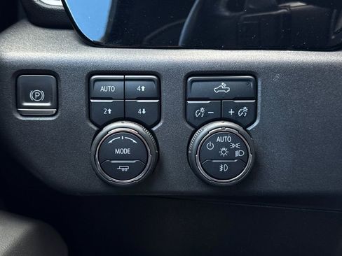 Certified 2022 Chevrolet Silverado 1500 LT Trail Boss w/ Convenience Package II image 32