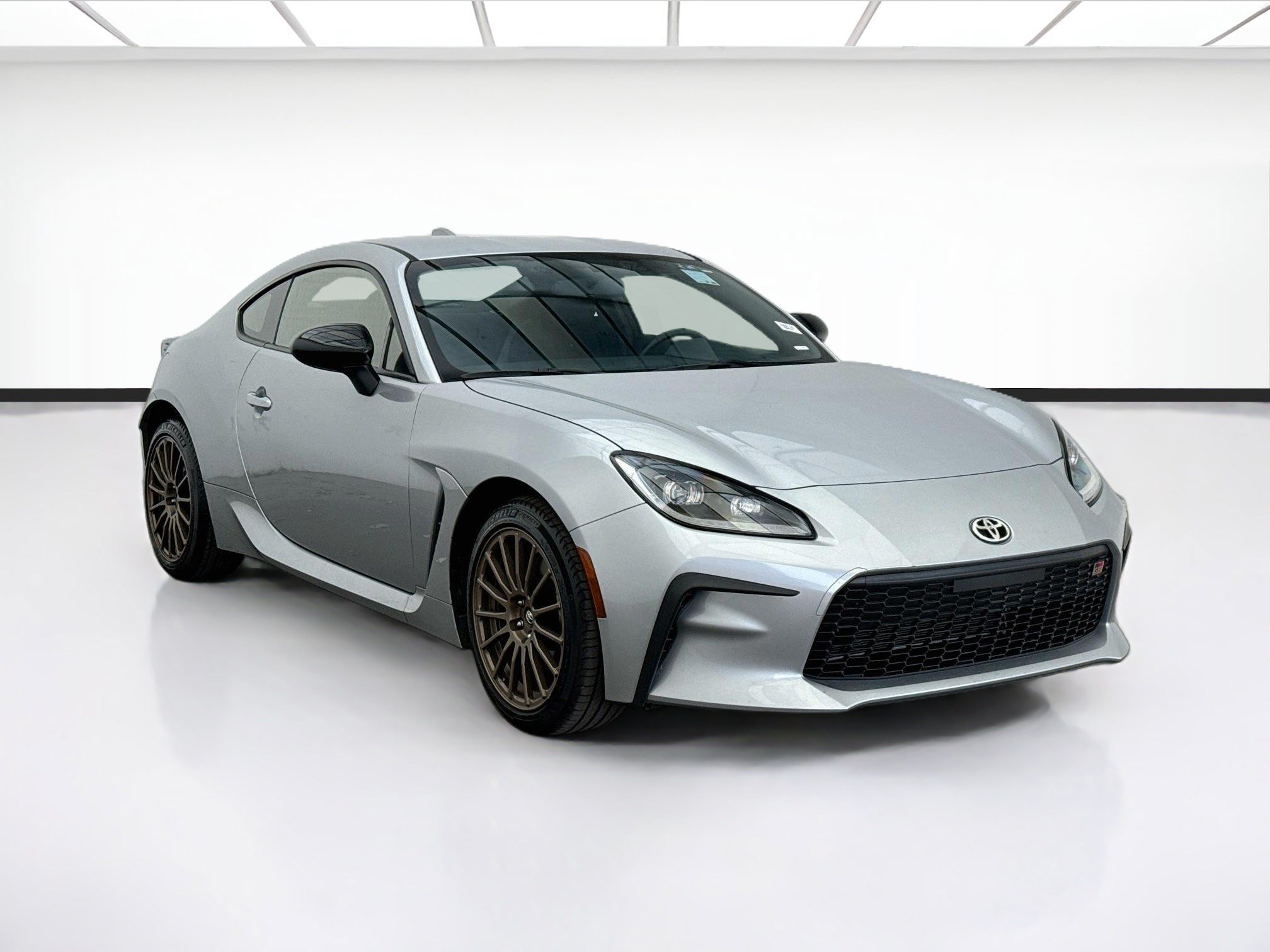 Used 2025 Toyota GR86 RWD image 3