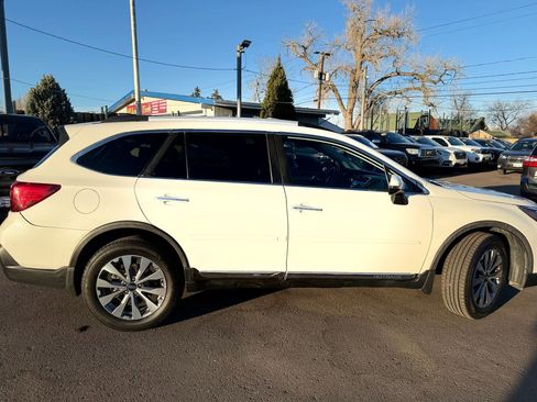 Used 2018 Subaru Outback 3.6R Touring AWD/4WD image 11