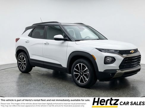 Used 2025 Chevrolet TrailBlazer LT image 1