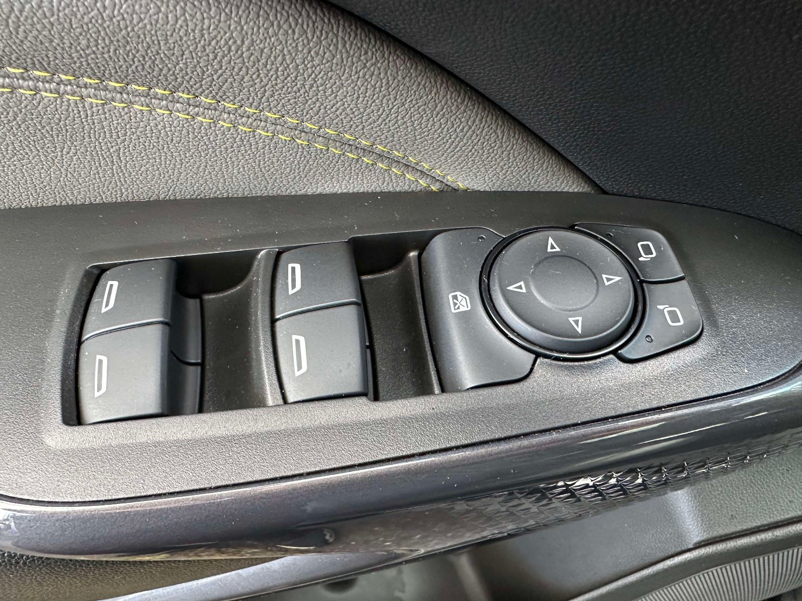 Used 2024 Chevrolet Trax ACTIV w/ Driver Confidence Package FWD image 17