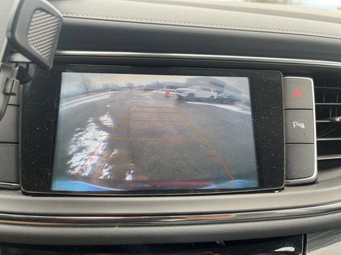 Used 2018 Buick Enclave Essence image 13