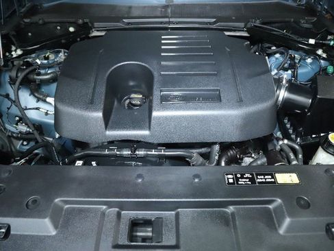 Used 2020 Land Rover Defender 110 SE image 36