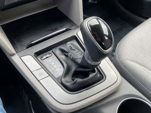 Used 2017 Hyundai Elantra SE image 23