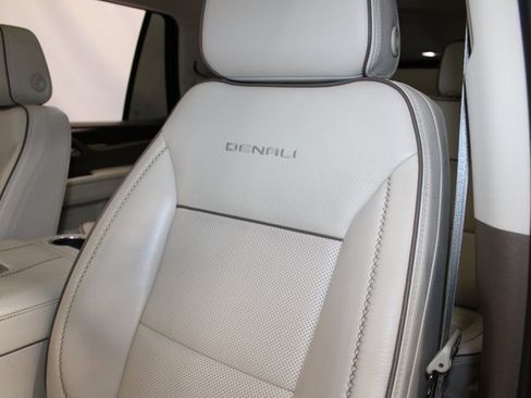 Used 2021 GMC Yukon Denali image 9
