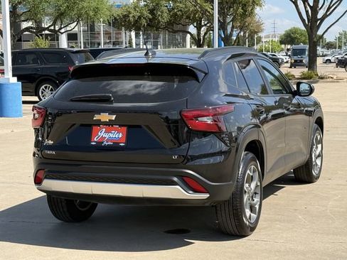 Used 2025 Chevrolet Trax LT image 4
