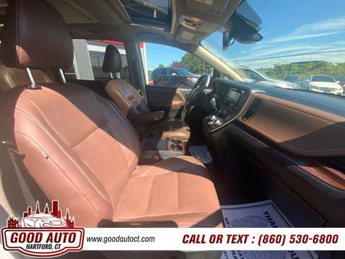 Used 2018 Toyota Sienna XLE AWD 7-Passenger (Natl) image 13