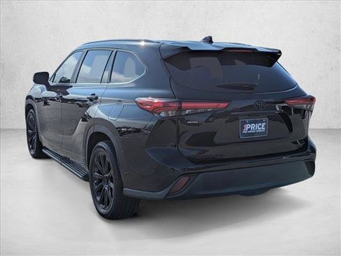 Used 2023 Toyota Highlander XLE image 7