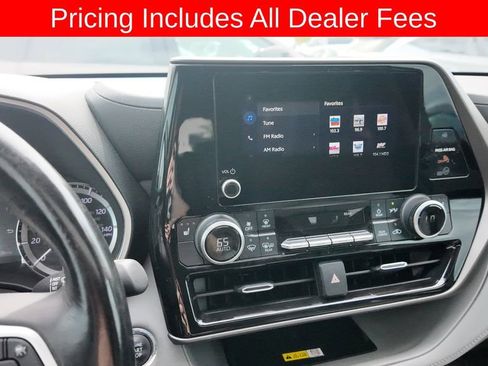 Used 2023 Toyota Highlander XLE AWD/4WD image 4