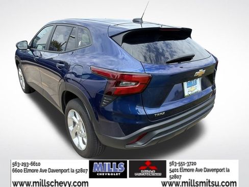 Used 2024 Chevrolet Trax LS w/ LS Convenience Package FWD image 4