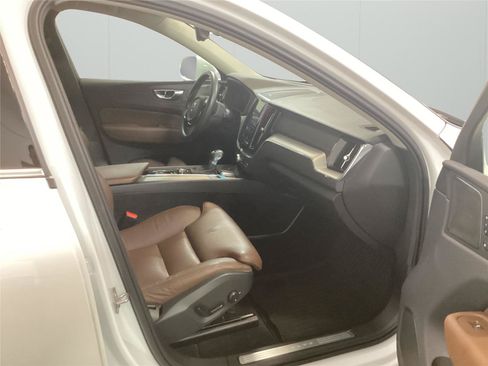 Used 2019 Volvo XC60 T5 Inscription w/ Protection Package FWD image 14