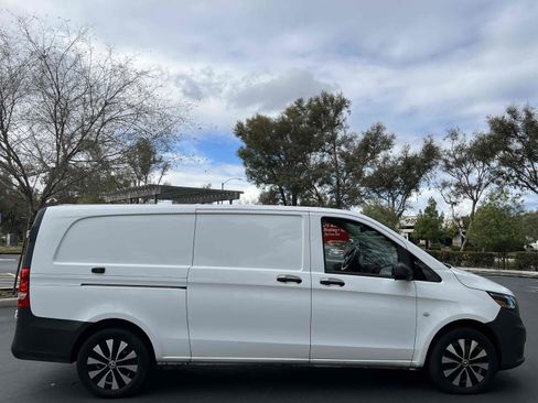 Used 2022 Mercedes-Benz Metris image 13