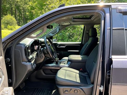 Used 2022 Chevrolet Silverado 1500 LTZ w/ LTZ Convenience Package II AWD/4WD image 7